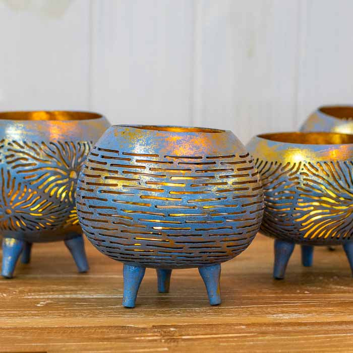 Objeto de decoração artesanal da Indonésia em coco sustentável e pés elevados.