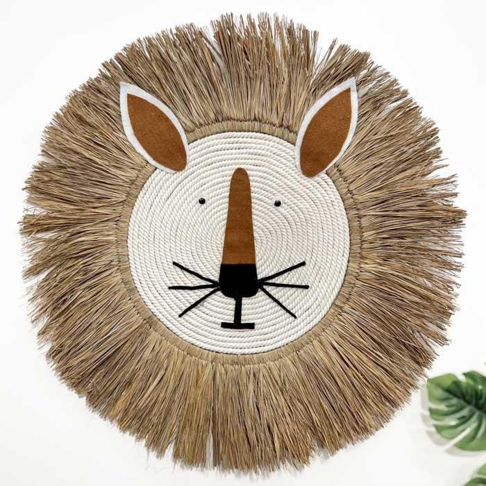 Enfeite de parede em formato de gato feito com fibras naturais