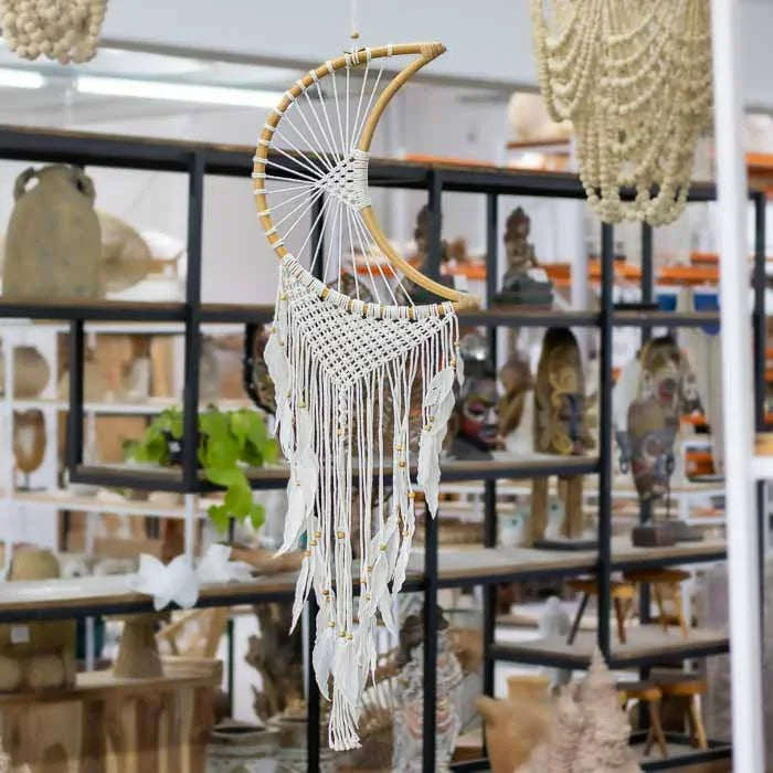 Filtro dos sonhos lua em macramê artesanal de Bali estilo boho.
