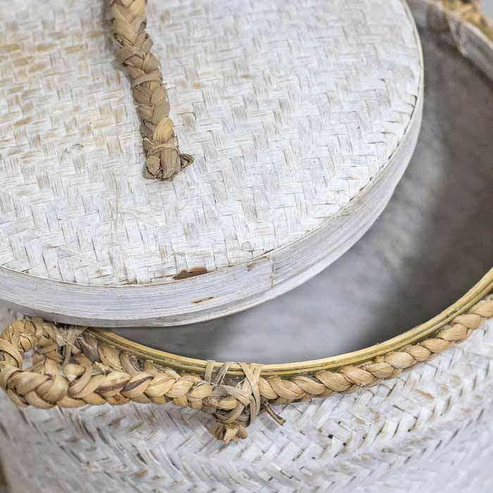 Artesanato em bambu com tampa, trazendo leveza e autenticidade à decoração da sua casa.