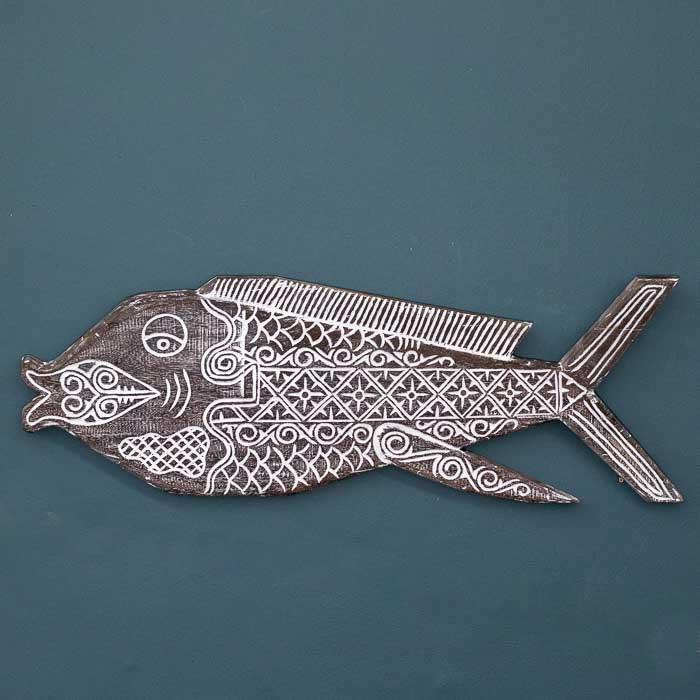 Arte de parede produzida em Bali com temática étnica e simbolismo cultural.