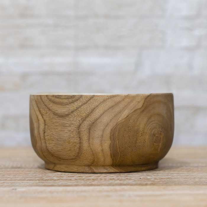 Arte balinesa feita à mão com detalhes em madrepérola — um toque de sofisticação natural da Indonésia.