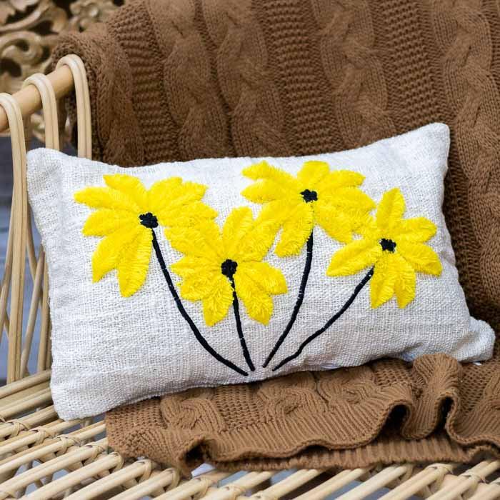 Têxtil decorativo de Bali em algodão natural com design de palmeiras estilizadas.