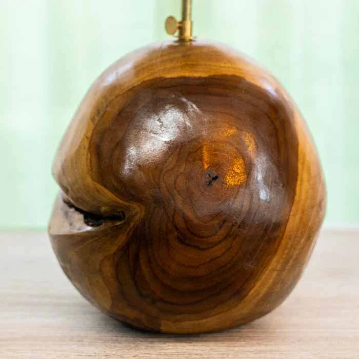 Abajur decorativo artesanal de Bali com cúpula em algodão.