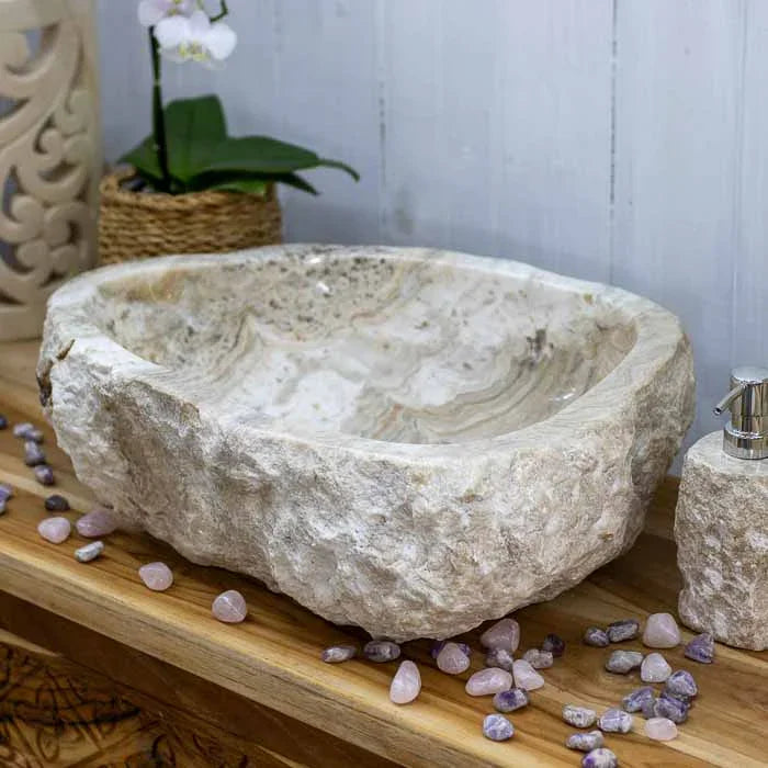 Cuba artesanal de Ônix, adicionando luxo e espiritualidade ao ambiente.