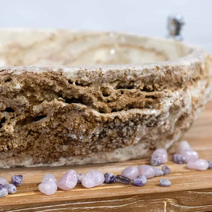 Cuba de pedra Ônix natural importada, com exterior rústico e bordas irregulares.