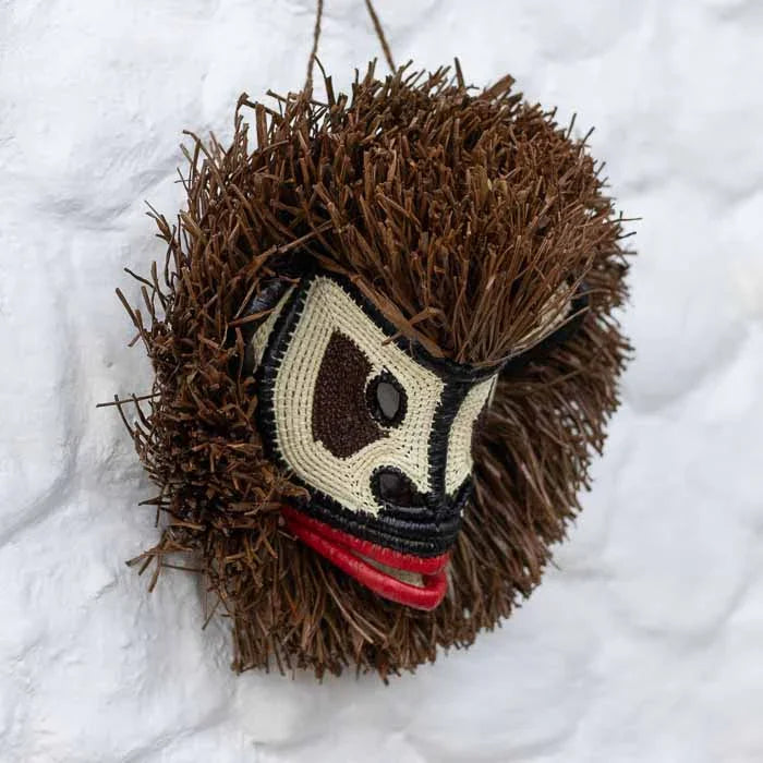 Decoração de parede autêntica do Panamá com máscara tribal em fibras de chunga preta.