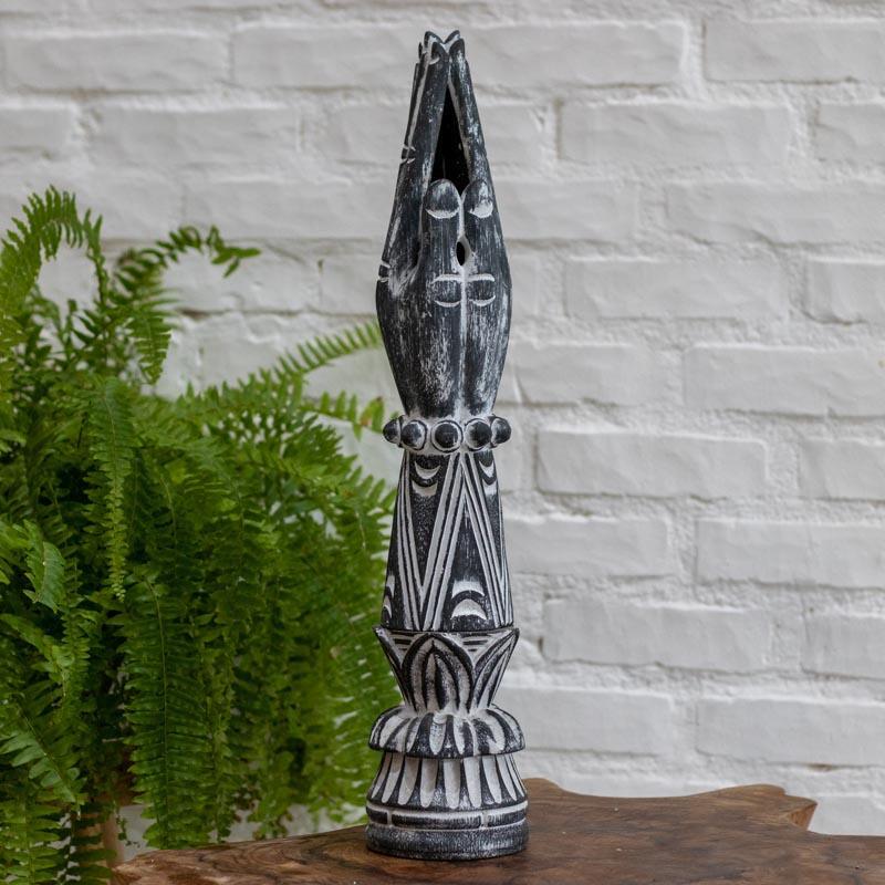 incensario madeira maos espiritual incensos aromas meditacao altar decoracao bali indonesia