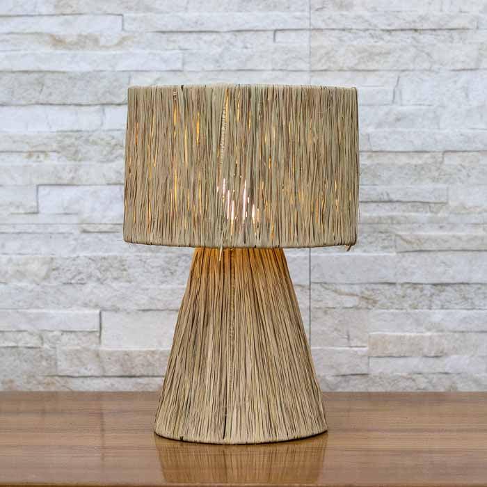 Abajur decorativo pequeno artesanal em fibras naturais Bali.