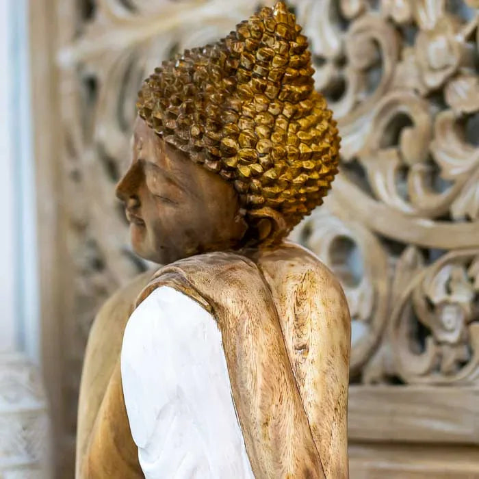 Estátua buda entalhada a mão em Bali na Indonésia.