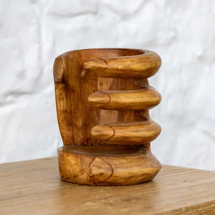 Porta vinho Mão artesanal em madeira entalhada à mão em Bali.