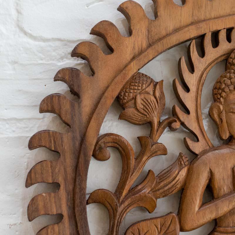 Objeto de decoração mística da Arte e Sintonia: mandala esculpida em madeira nobre.
