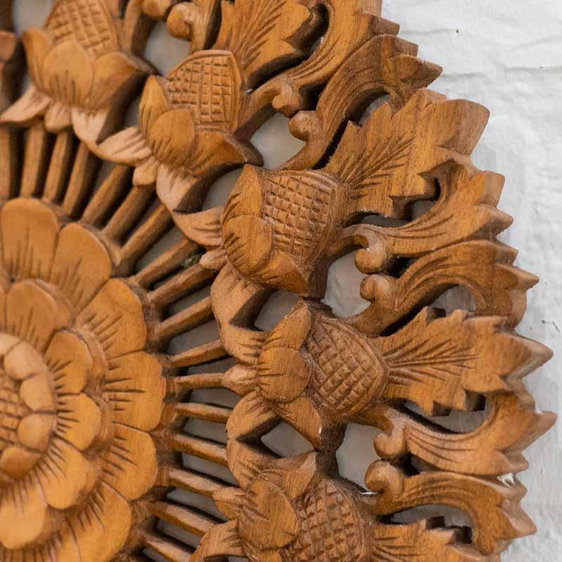 Mandala de madeira para composição de interiores estilo boho chic e tropical.