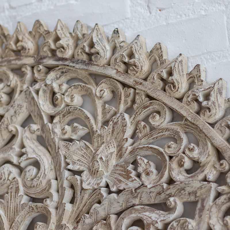 Peça exclusiva de Bali: mandala monumental em madeira suar para projetos de interiores zen.