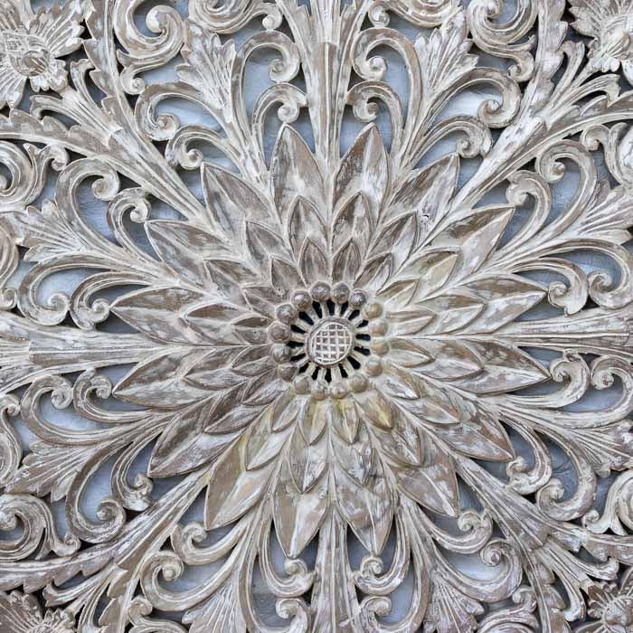 Mandala de madeira suar para decoração de cabeceira de cama e salas de estar amplas.
