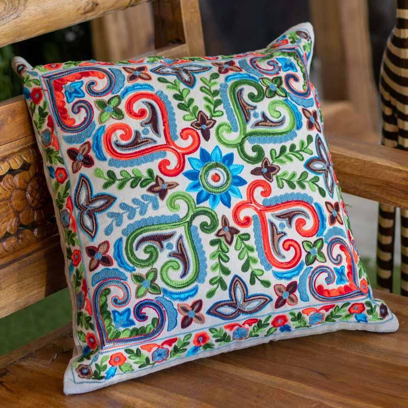 Almofada Indiana Bordada 45cm - Arte & Sintonia 2023, Almofadas, arte indiana, boho, facenews, Textil