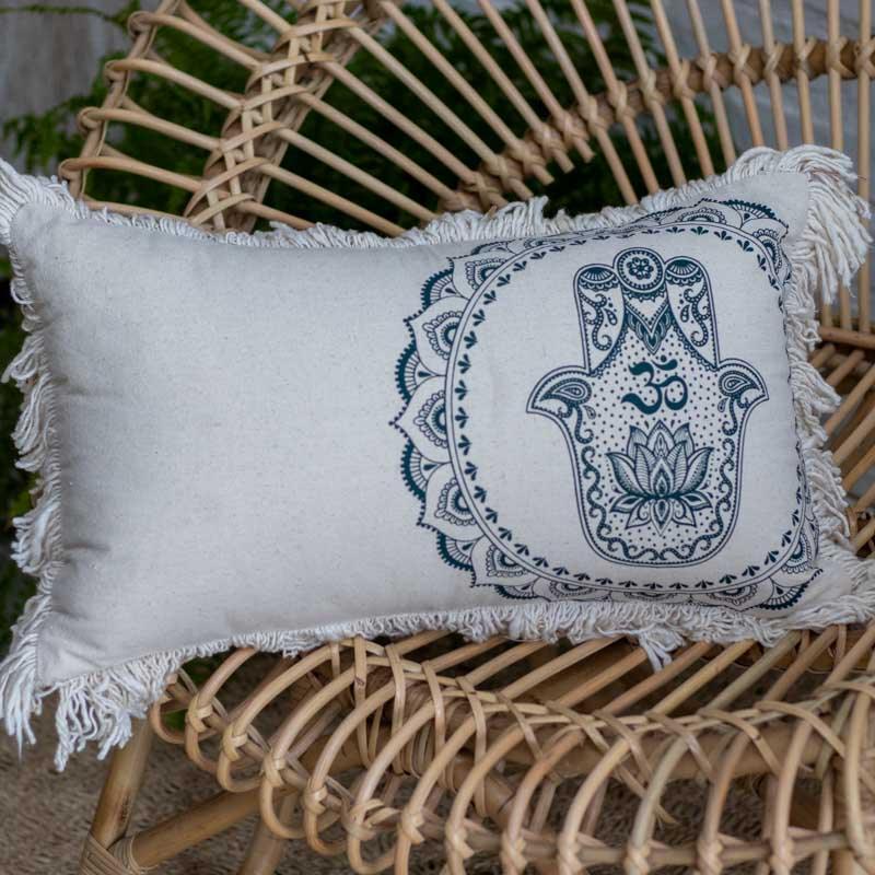 Almofada Hamsá em algodão artesanal feita em Bali com franjas.