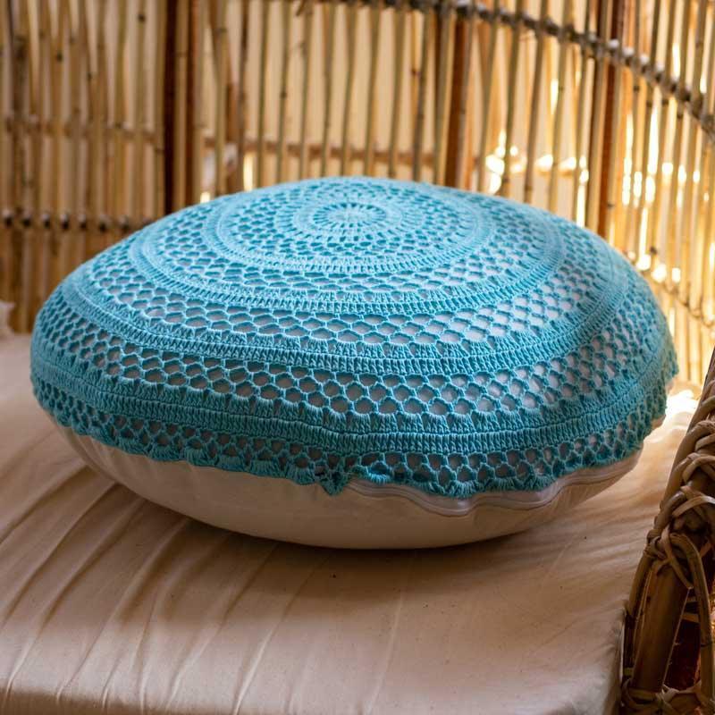 almofada tricotada tricot artesanal bali redonda decoracao sala sofa cadeira descanso loja artesintonia design interiores boho estilo zen