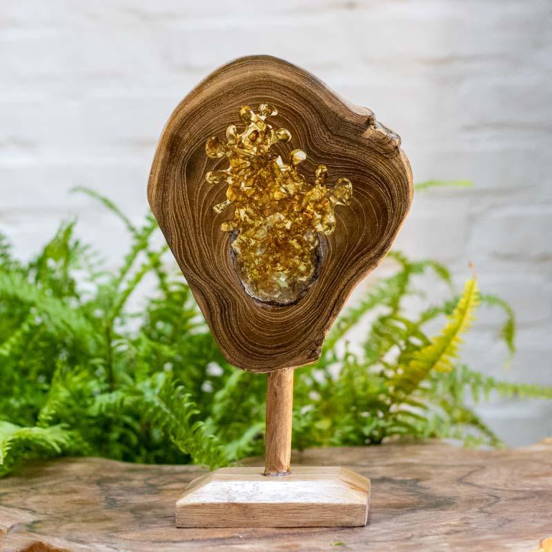Objeto de decoração de alto padrão, ideal para presentes exclusivos ou colecionadores de arte étnica moderna.