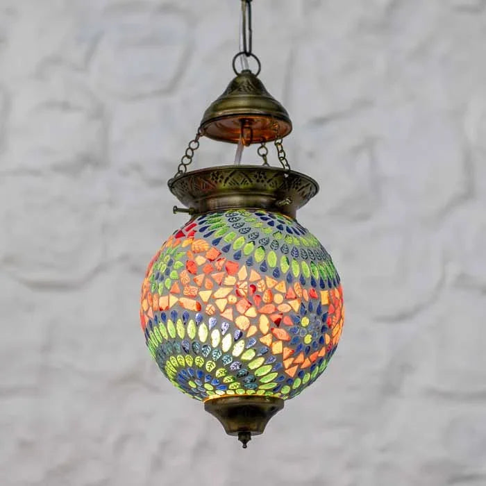 Luminária de teto em mosaico colorido para iluminação aconchegante e cênica de salas e halls.