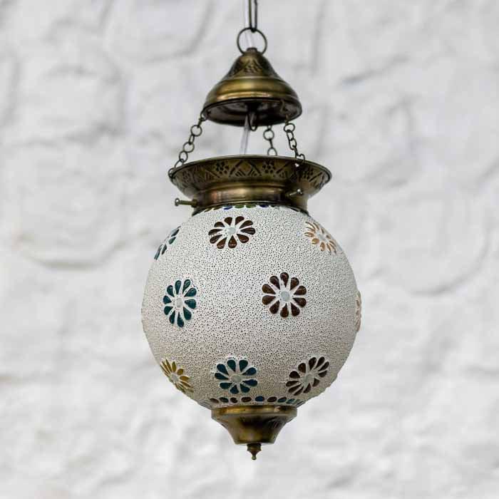 Lustre pendente em estilo oriental para composição de ambientes acolhedores e elegantes.