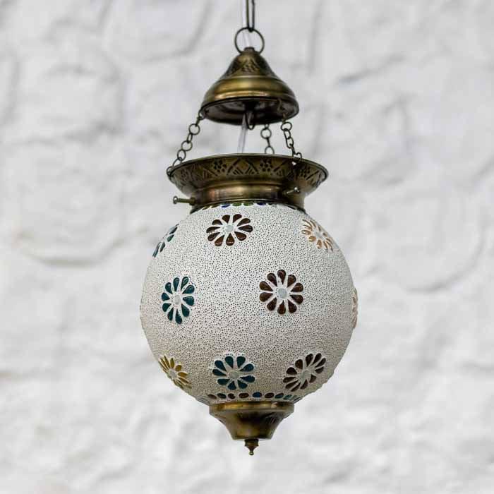Lustre pendente em estilo oriental para composição de ambientes acolhedores e elegantes.