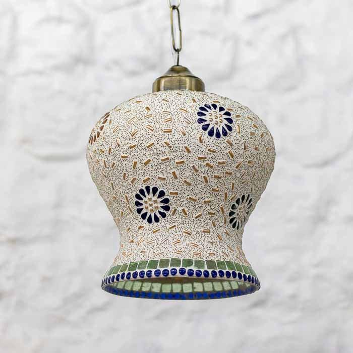 Luminária pendente artesanal em formato de sino com mosaico de vidro colorido.
