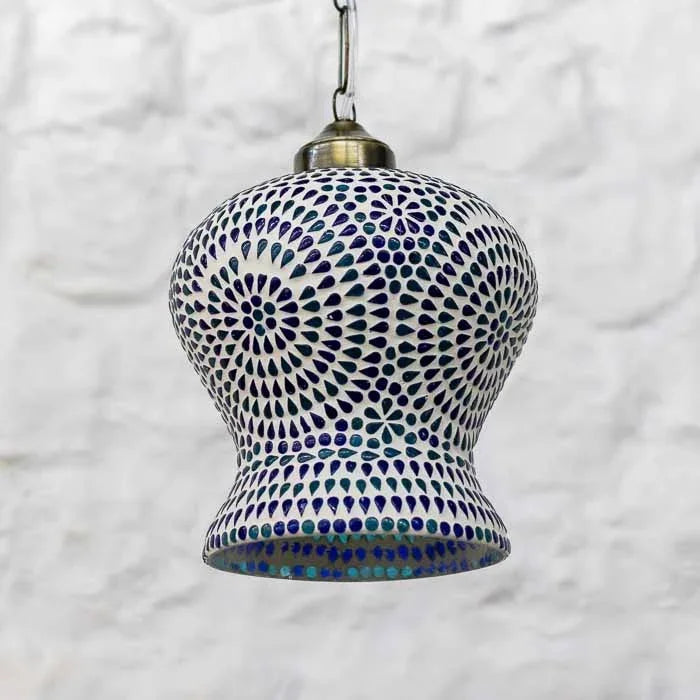 Luminária de teto em formato de sino para iluminação aconchegante e cênica de interiores.
