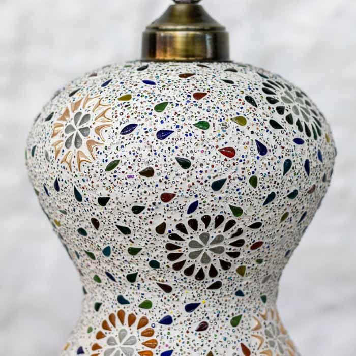 Lustre pendente em estilo oriental para composição de salas de jantar e ambientes acolhedores.