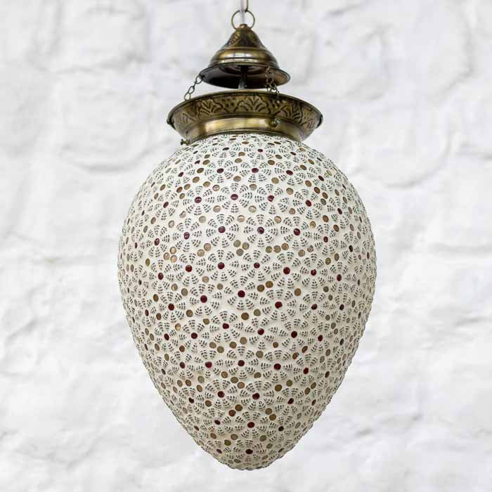 Luminária pendente artesanal em formato oval com trabalho minucioso de mosaico em vidro.