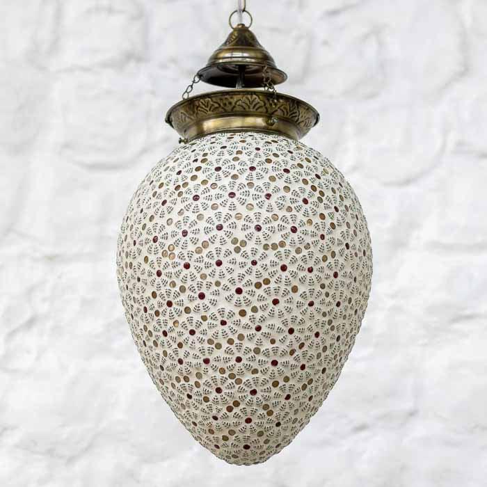 Luminária pendente artesanal em formato oval com trabalho minucioso de mosaico em vidro.