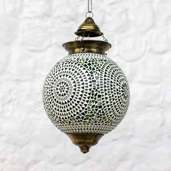Objeto de iluminação suspensa e decoração artesanal em mosaico oriental importado da Índia.