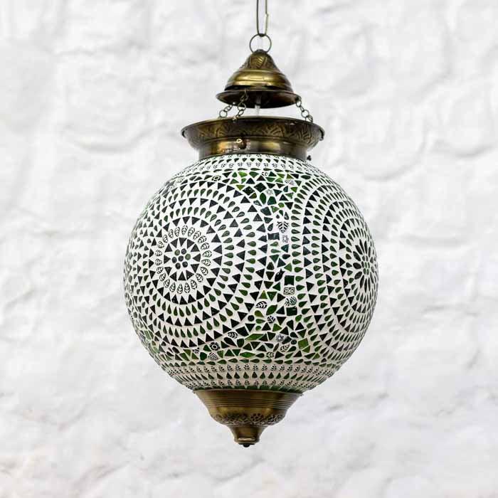 Objeto de iluminação suspensa e decoração artesanal em mosaico oriental importado da Índia.
