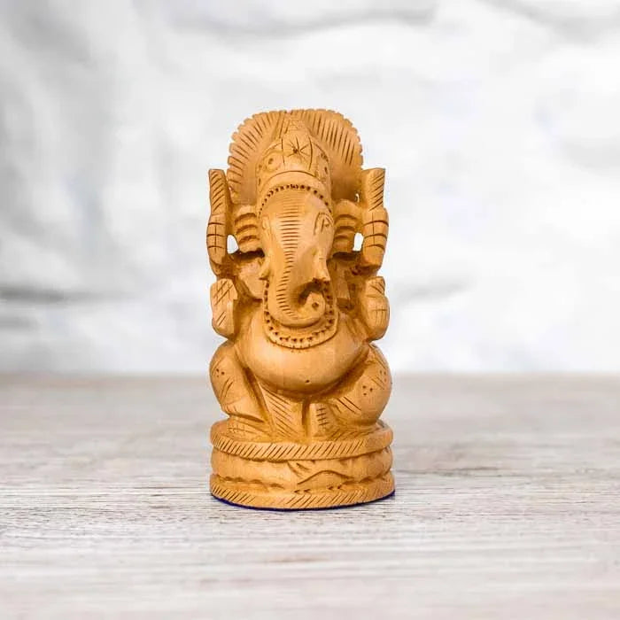 Mini estátua do deus Ganesha para harmonização de ambientes e espaços de meditação.