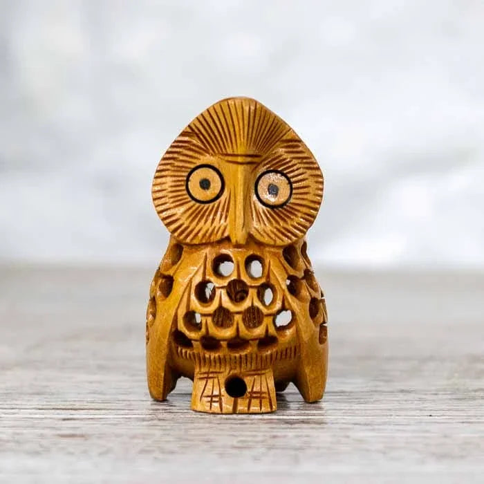 Estátua decorativa de coruja para harmonização de ambientes e presentes com significado.