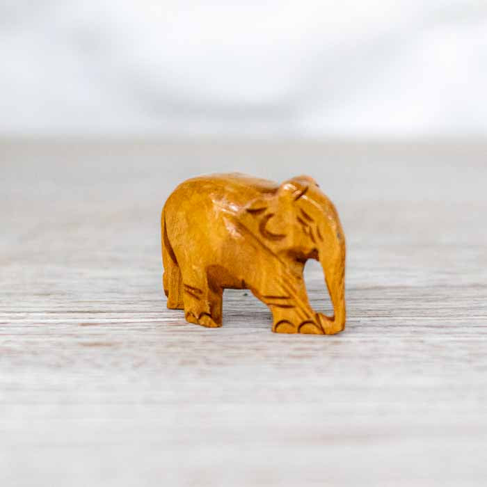 Escultura mística de elefante entalhada à mão para decoração de mesa de escritório e estantes.