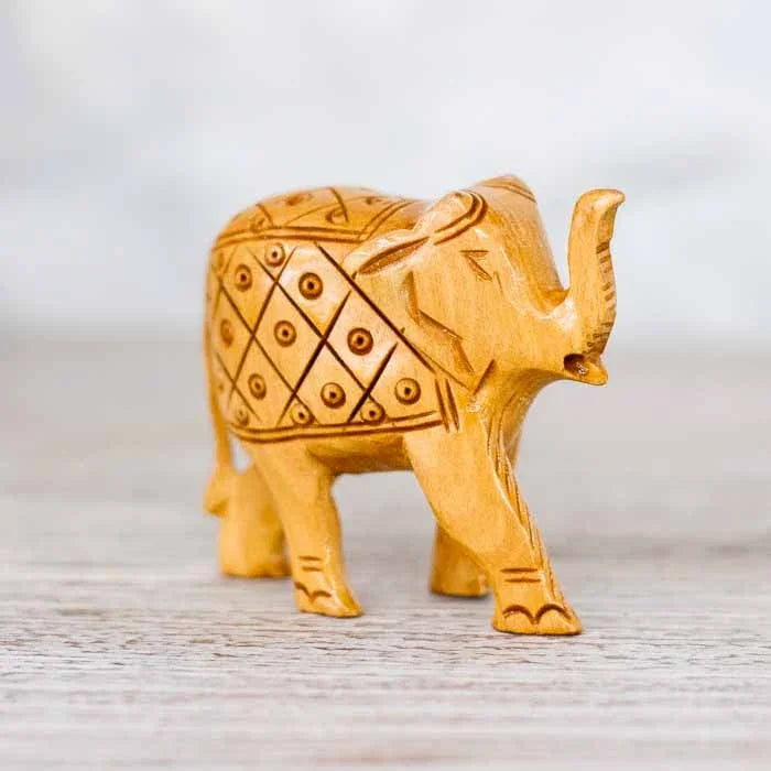 Estátua decorativa de elefante indiano para harmonização de ambientes e presentes com significado.