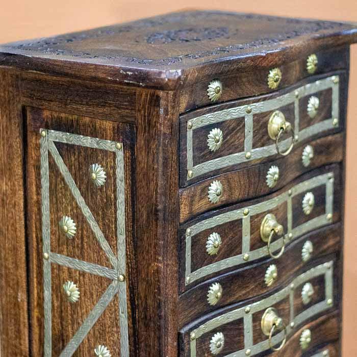 Peça de mobiliário autêntico importado da Índia para decoração oriental.