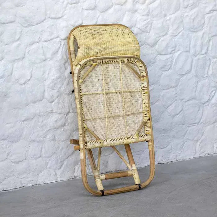 Cadeira estilo boho chic para uso em áreas externas.