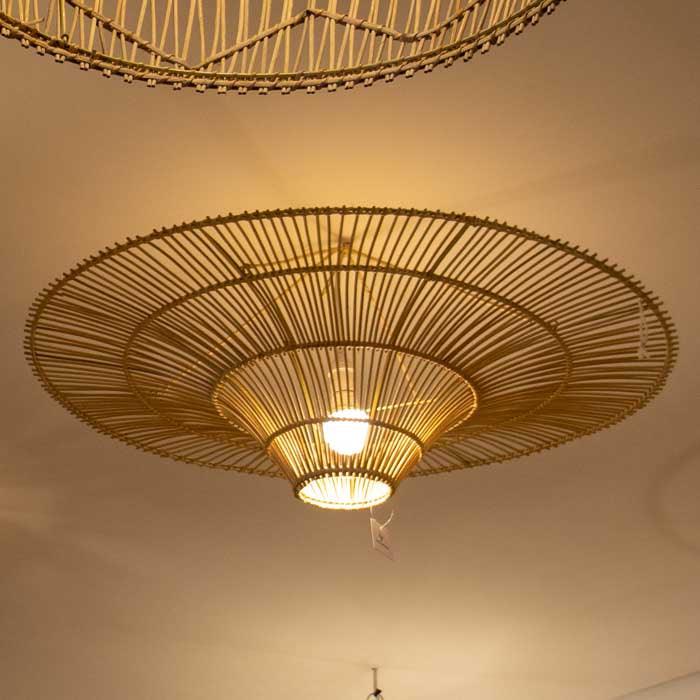LP26-lustre-luminaria-teto-pendente-rattan-fibra-natural-loja-artesintonia-objetos-decorativos-artesanais-decoracao-casa-ambientes-indonesia-artefatos-14