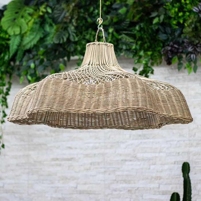 Luminária natural feita à mão com formato cônico e trama boho