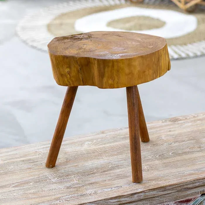 Peça em madeira natural com desenho orgânico para decoração