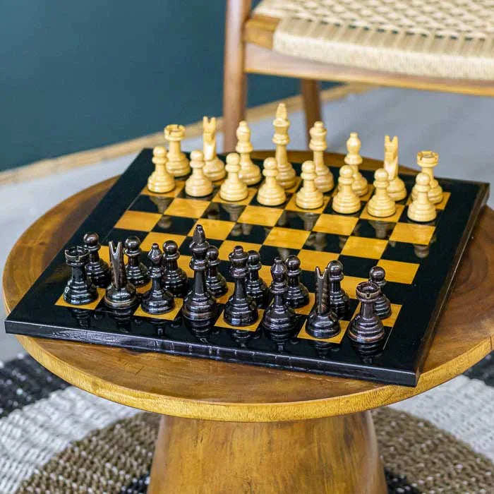 Conjunto de xadrez artesanal com visual sofisticado para decorar