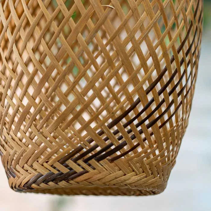 Peça decorativa com luz suave e estética natural feita com arumã.