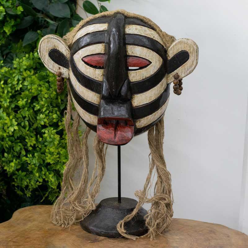 mascara decorativa borneo kuat bali indonesia madeira albizia artesanato cultura tradicao loja artesintonia