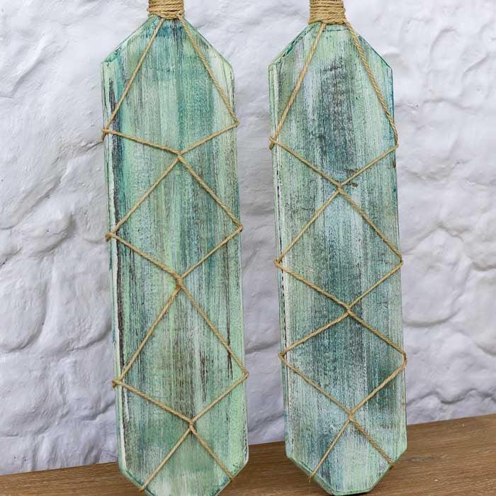 Remos de 120cm de altura, envoltos em rede de fibra natural (juta).