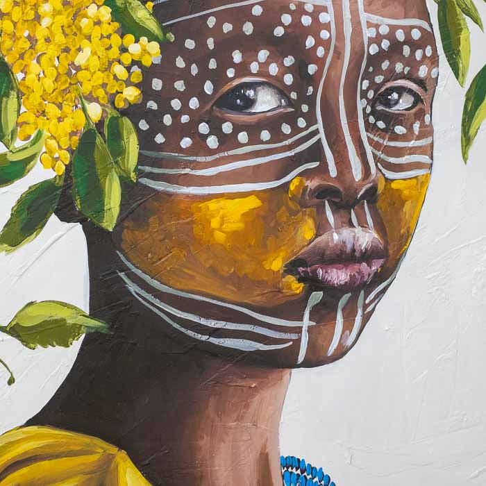 Quadro de arte brasileira com figura feminina ornamentada por folhagens verdes e flores sobre fundo claro.