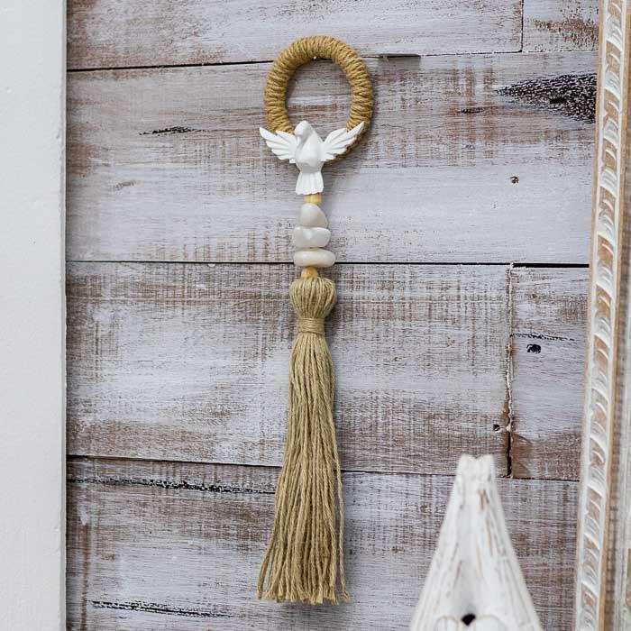 Arte brasileira — protetor de porta com símbolo do Espírito Santo.