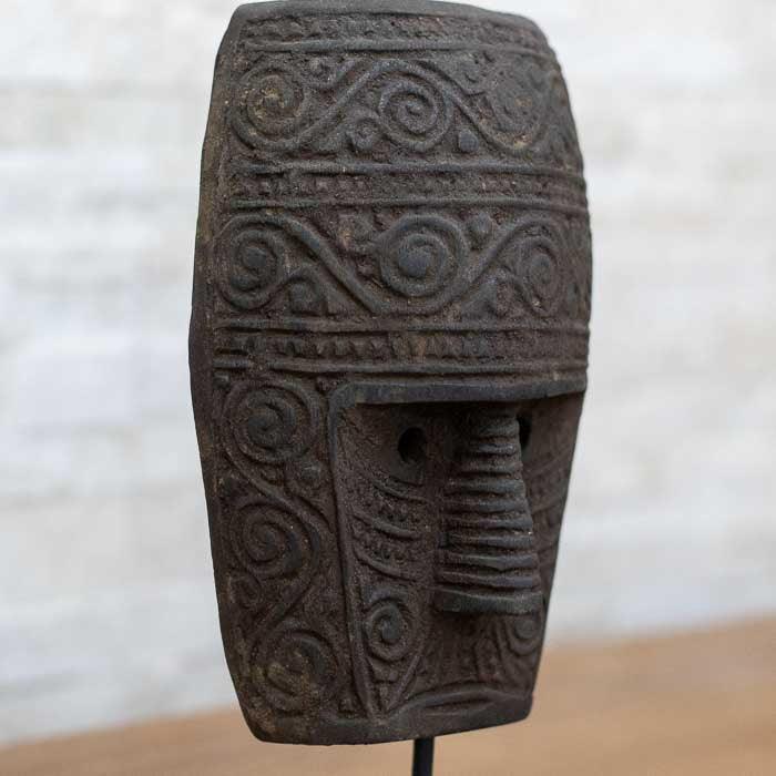 Escultura decorativa de parede com traços tribais artesanais de Bali
