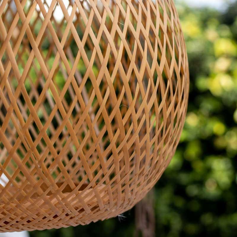 Detalhe do trançado manual geométrico em fibra de Arumã, técnica milenar dos povos indígenas da bacia do Rio Içana.